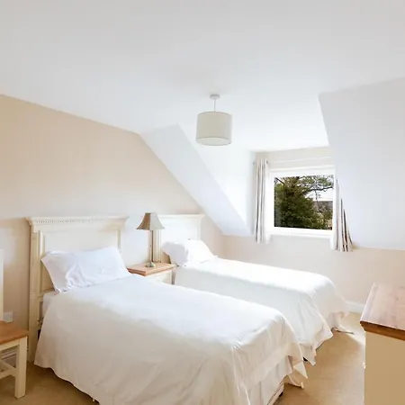 Holiday home 12 Dingle Manor, Stunning 3-bed House Emlagh East
