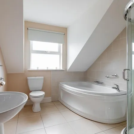 12 Dingle Manor, Stunning 3-bed House Holiday home