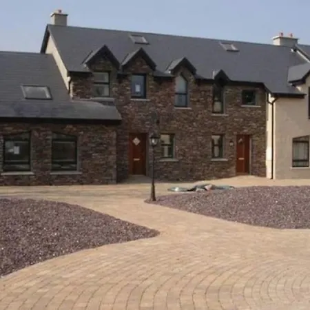 12 Dingle Manor, Stunning 3-bed House Holiday home *