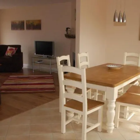 12 Dingle Manor, Stunning 3-bed House Holiday home Emlagh East