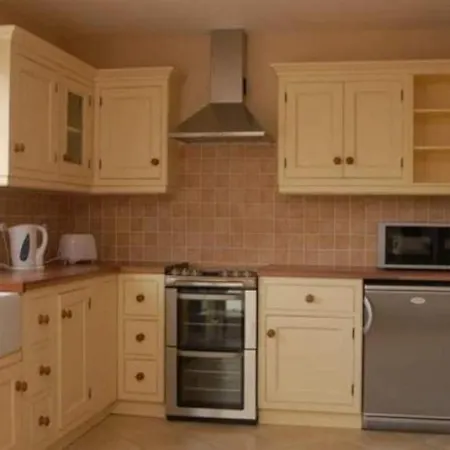 12 Dingle Manor, Stunning 3-bed House *